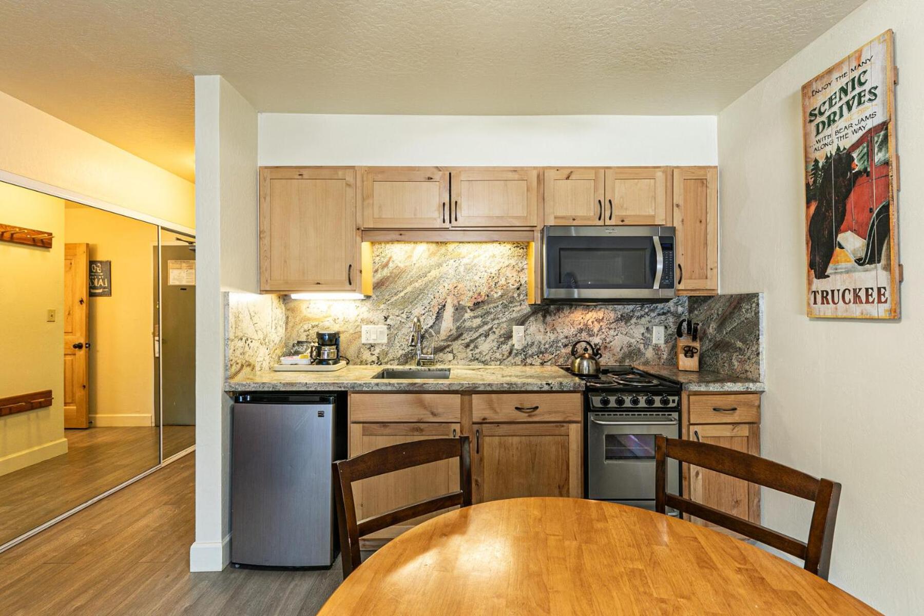 Charming Queen Studio Deluxe W/Balcony #233 At Donner Lake Village Truckee Exteriör bild